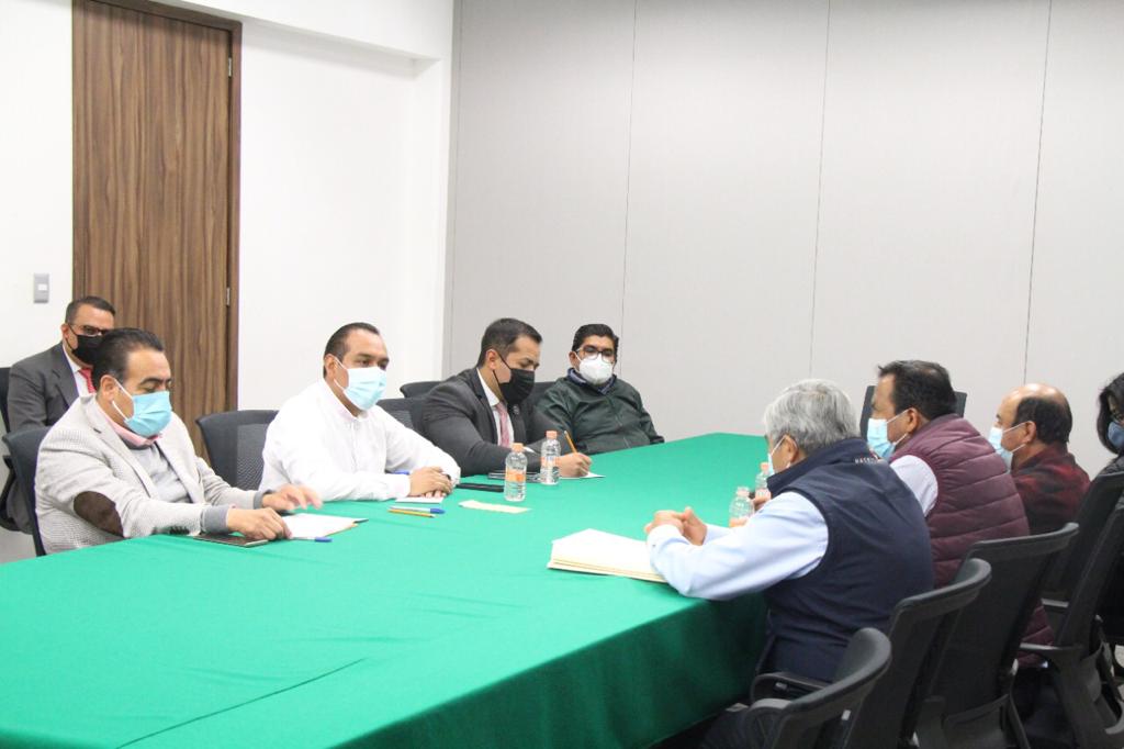 Atienden diputados a comisión de vecinos de Xicohtzinco
